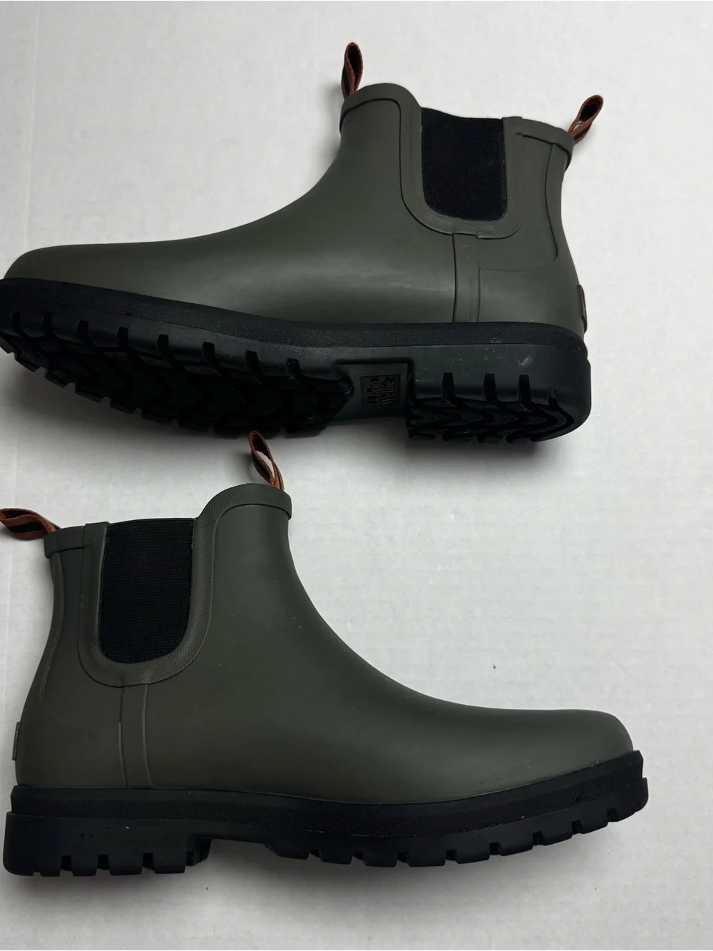 L.L. BEAN Women's Rugged Wellie Chelsea Waterproof Boots In Kelp Green/Black 10M